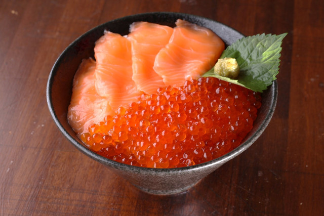 サーモンいくら丼